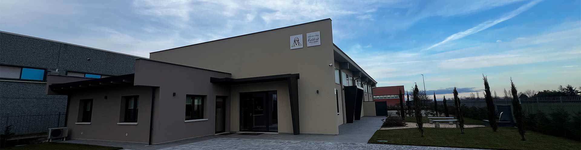 Esterno casa funeraria Caldera